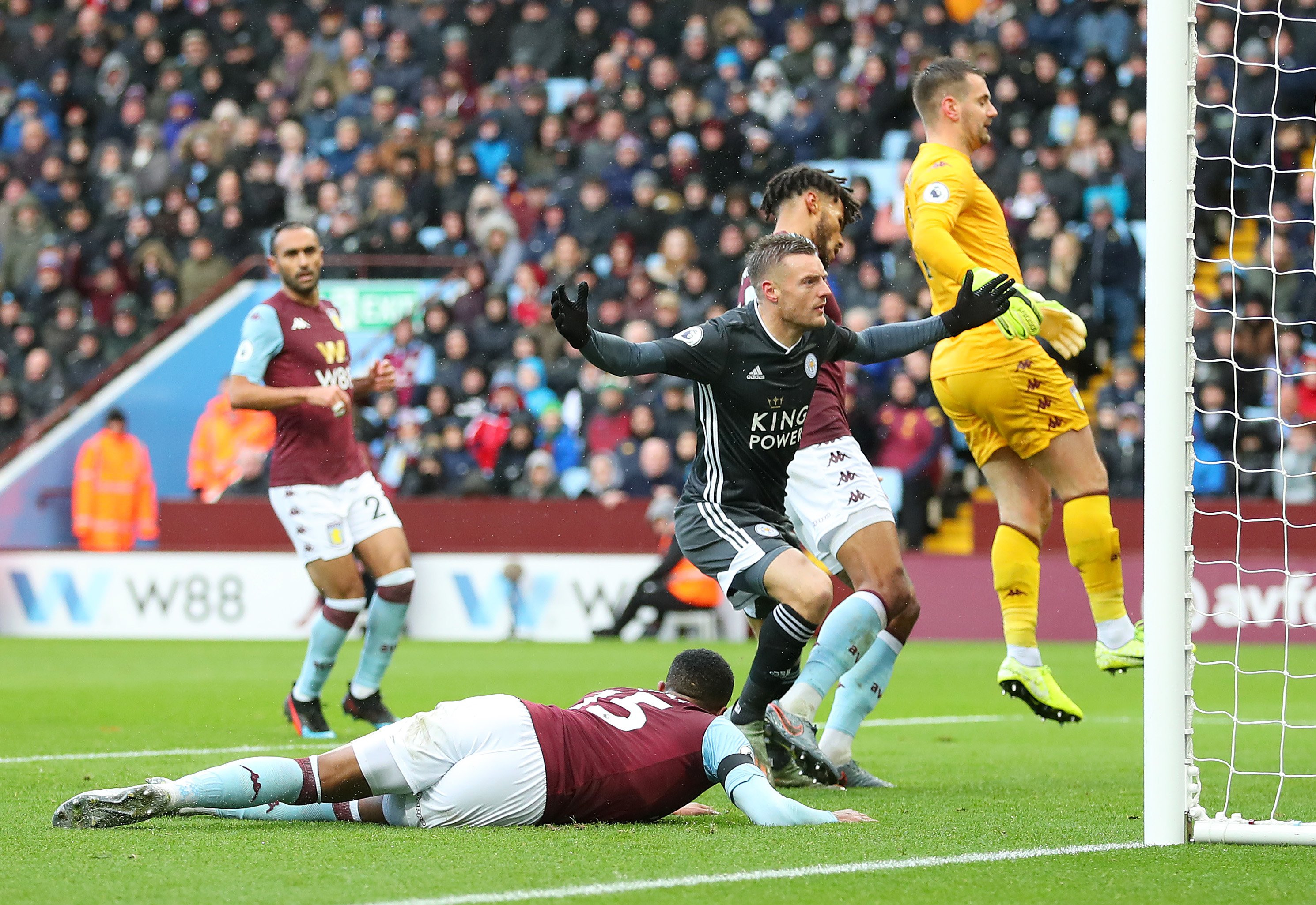 于揭幕战 于揭幕战